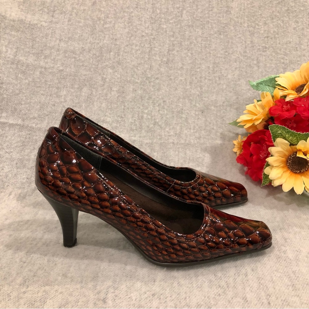 NWT - Aerosoles Elegant Brown & Black Patent Textured Reptile-Print Heeled Pumps